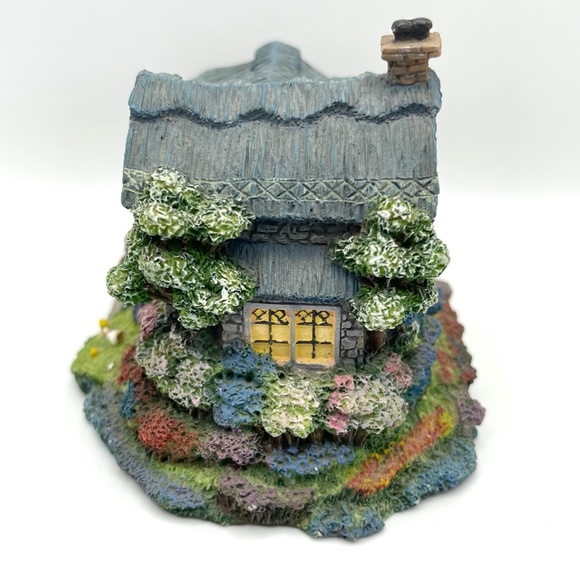 "Heather's Hutch" Thomas Kinkade Cottage - Picture 3 of 10
